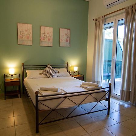 Tsertos Apartments Kamena Vourla Bagian luar foto