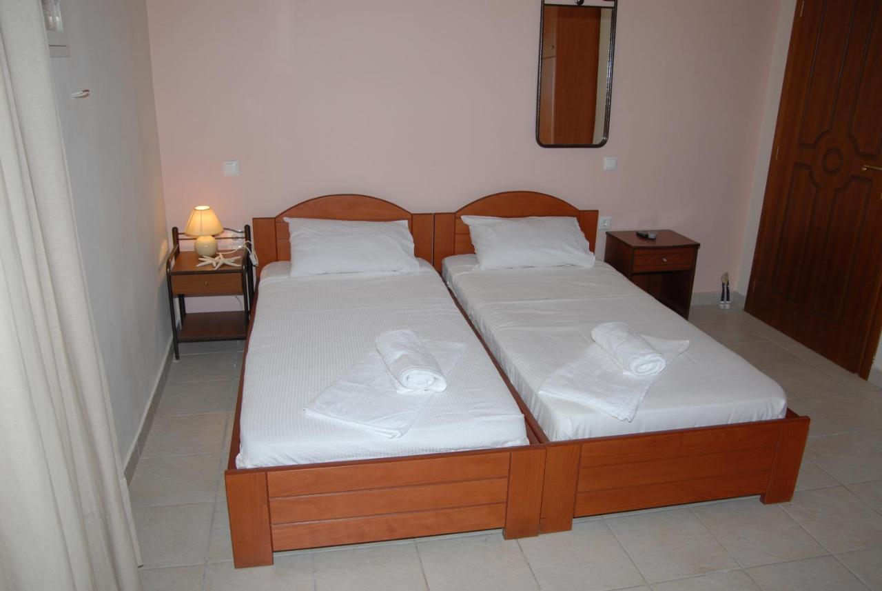 Tsertos Apartments Kamena Vourla Ruang foto