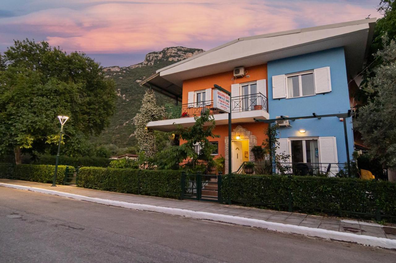 Tsertos Apartments Kamena Vourla Bagian luar foto