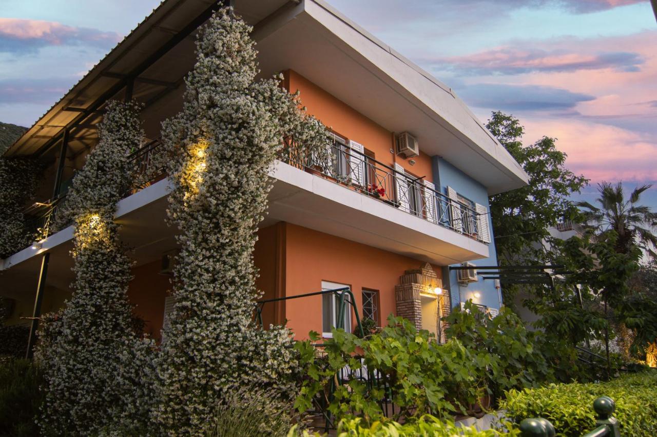 Tsertos Apartments Kamena Vourla Bagian luar foto