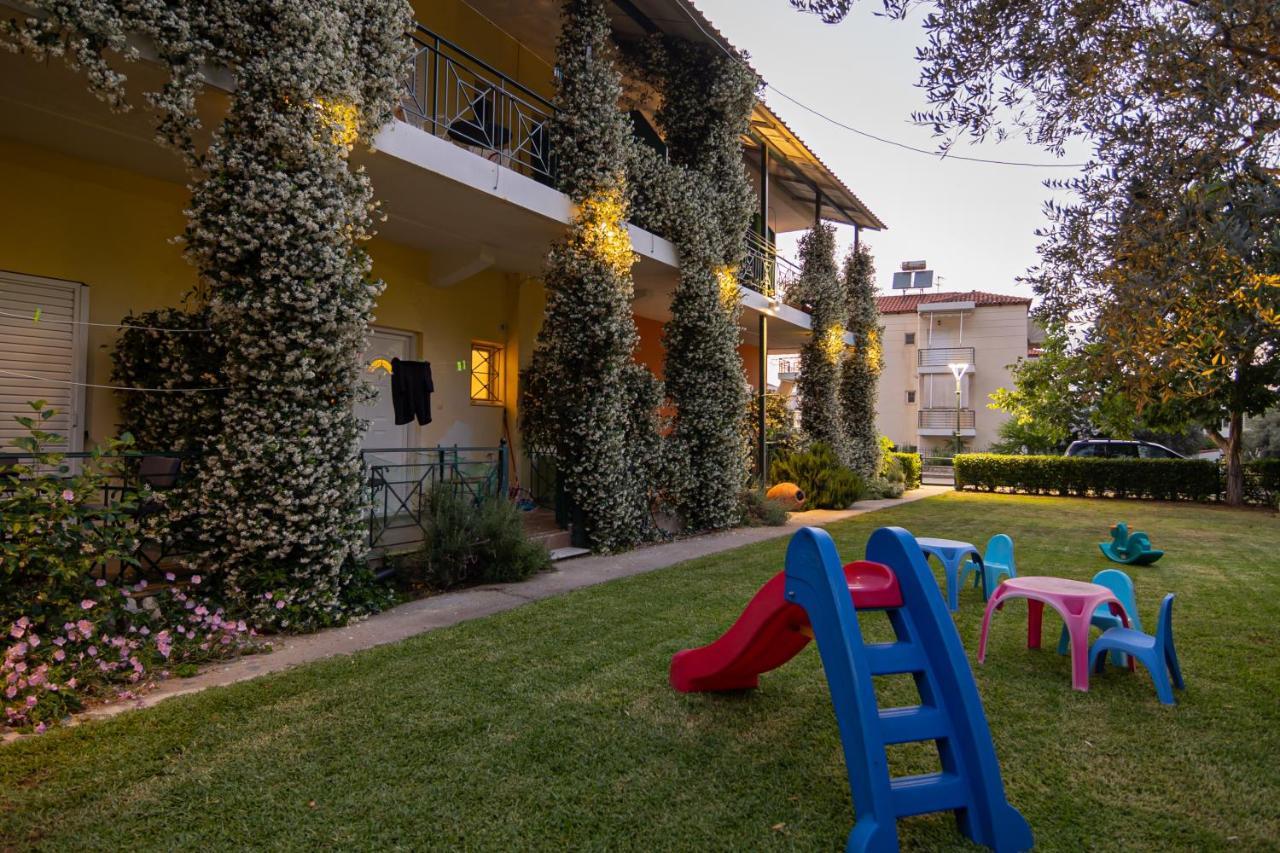 Tsertos Apartments Kamena Vourla Bagian luar foto