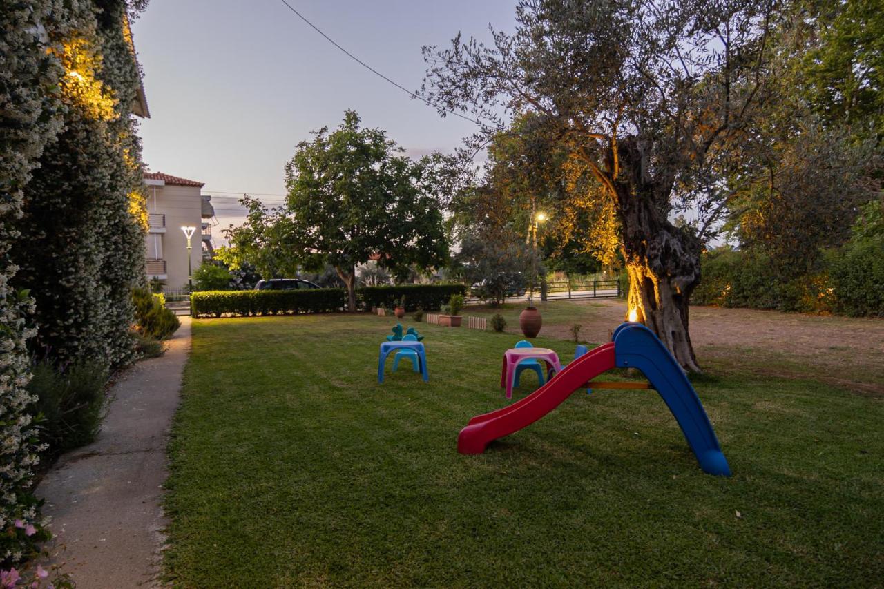 Tsertos Apartments Kamena Vourla Bagian luar foto