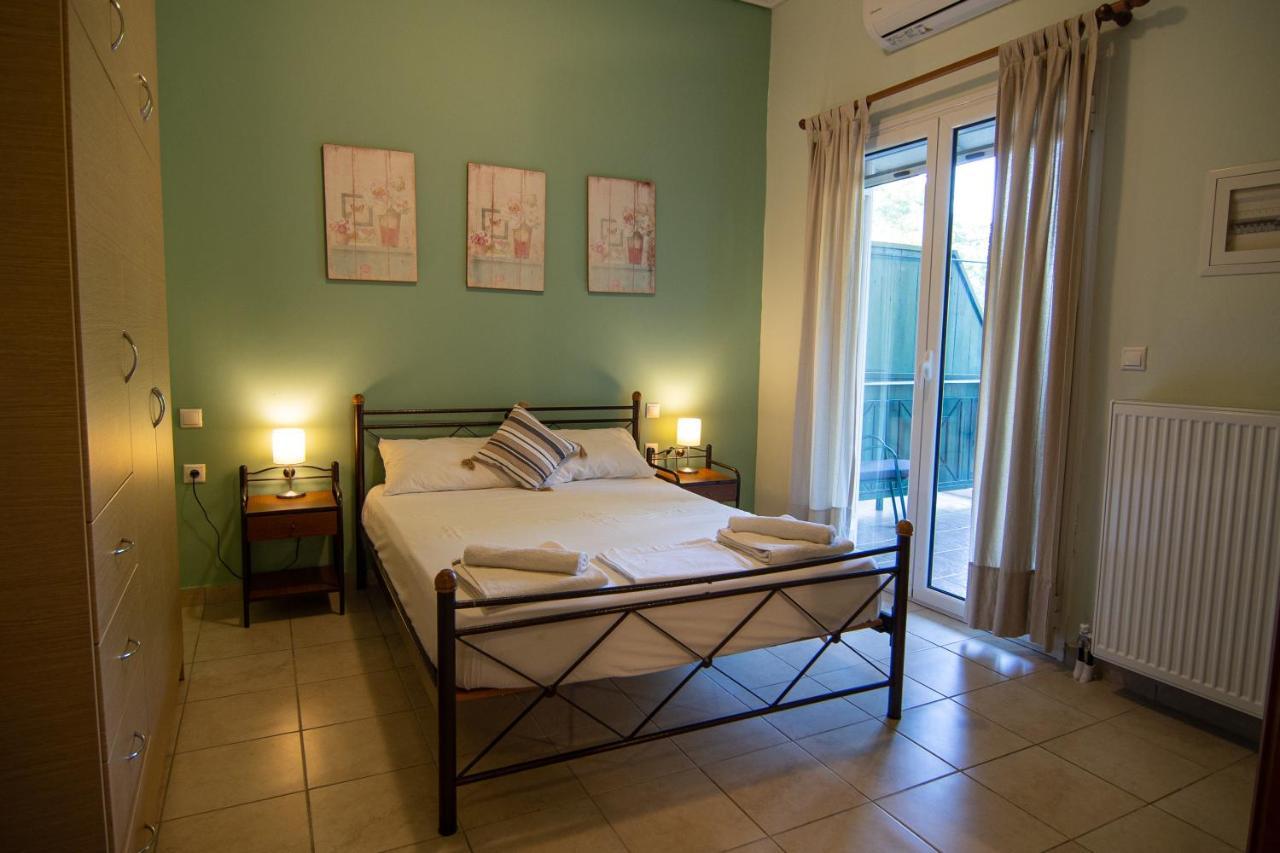 Tsertos Apartments Kamena Vourla Bagian luar foto