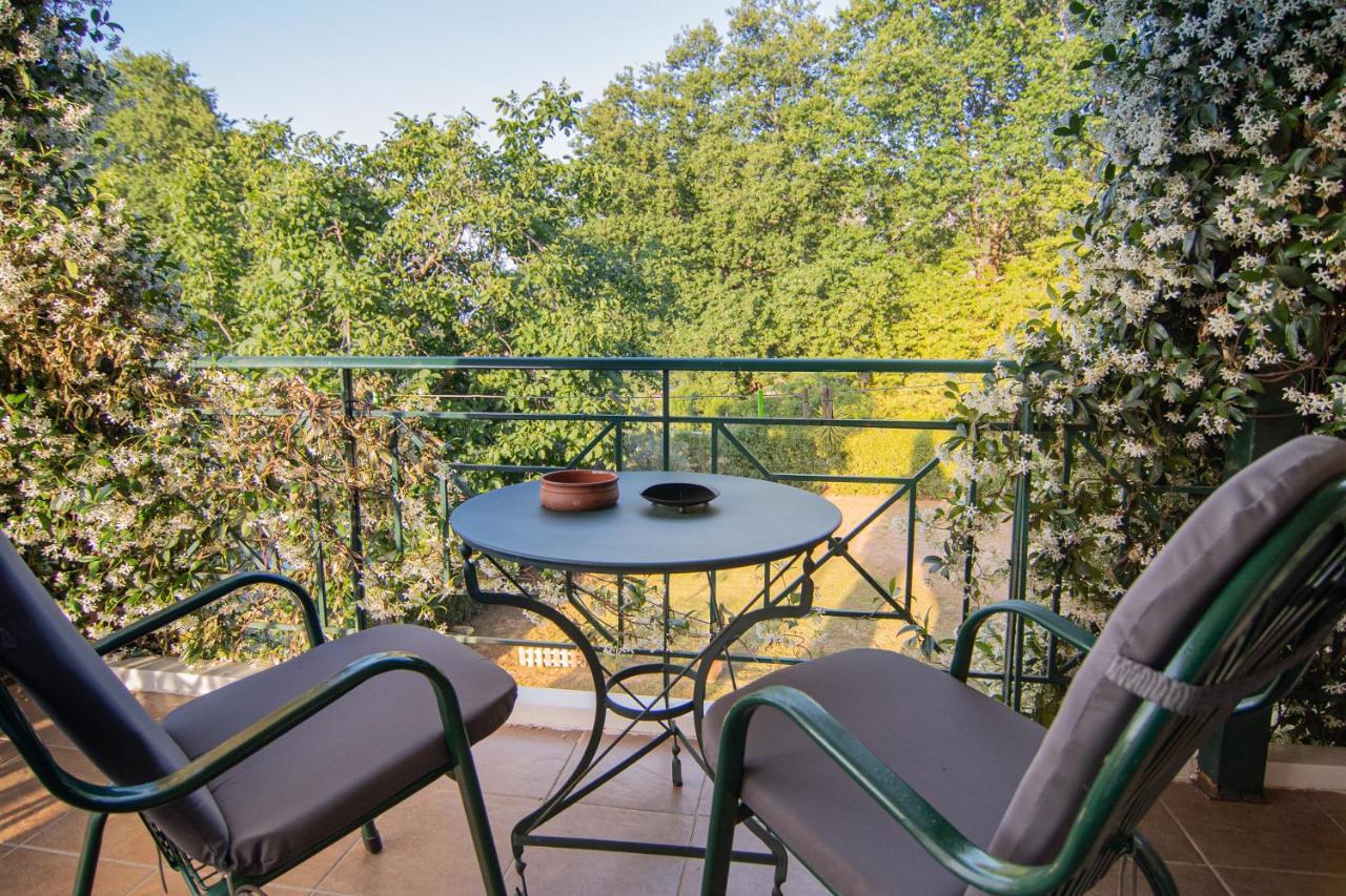 Tsertos Apartments Kamena Vourla Bagian luar foto