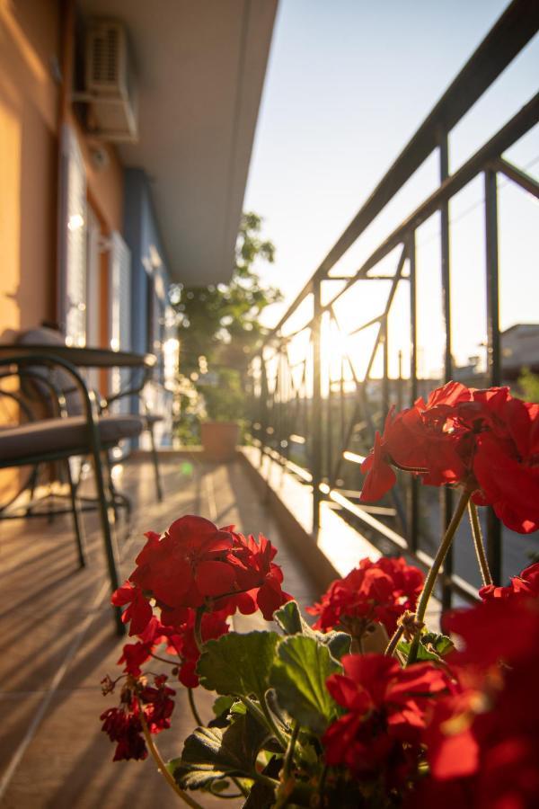 Tsertos Apartments Kamena Vourla Bagian luar foto
