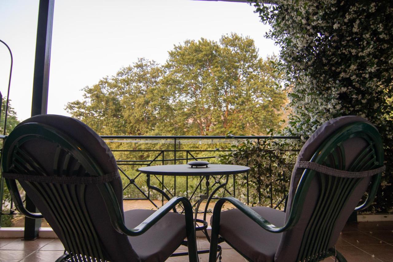 Tsertos Apartments Kamena Vourla Bagian luar foto