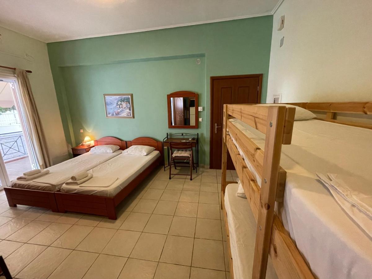 Tsertos Apartments Kamena Vourla Bagian luar foto