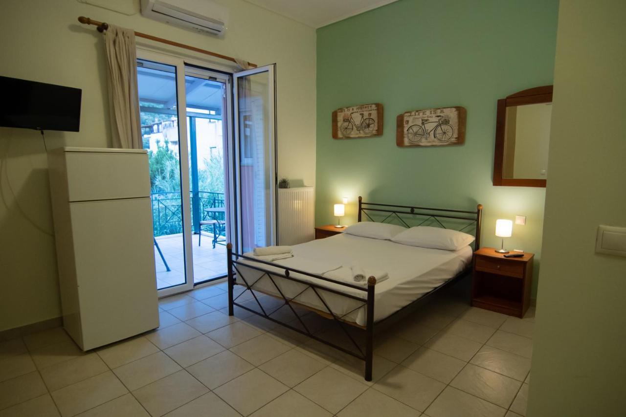 Tsertos Apartments Kamena Vourla Bagian luar foto
