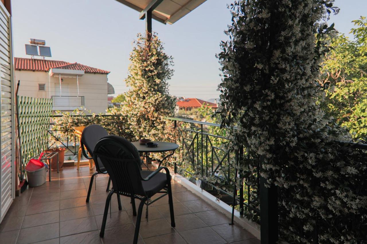 Tsertos Apartments Kamena Vourla Bagian luar foto
