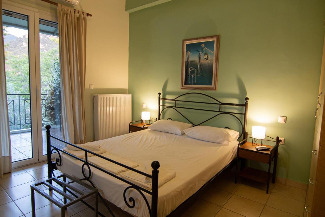 Tsertos Apartments Kamena Vourla Bagian luar foto