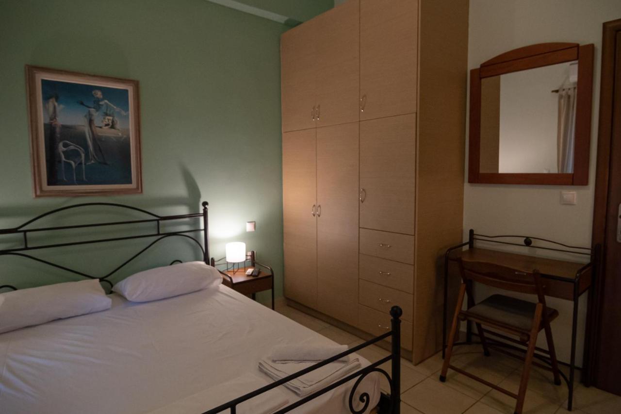 Tsertos Apartments Kamena Vourla Bagian luar foto