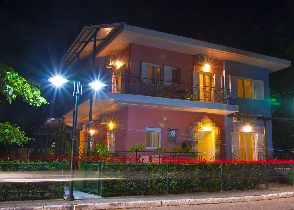 Tsertos Apartments Kamena Vourla Bagian luar foto