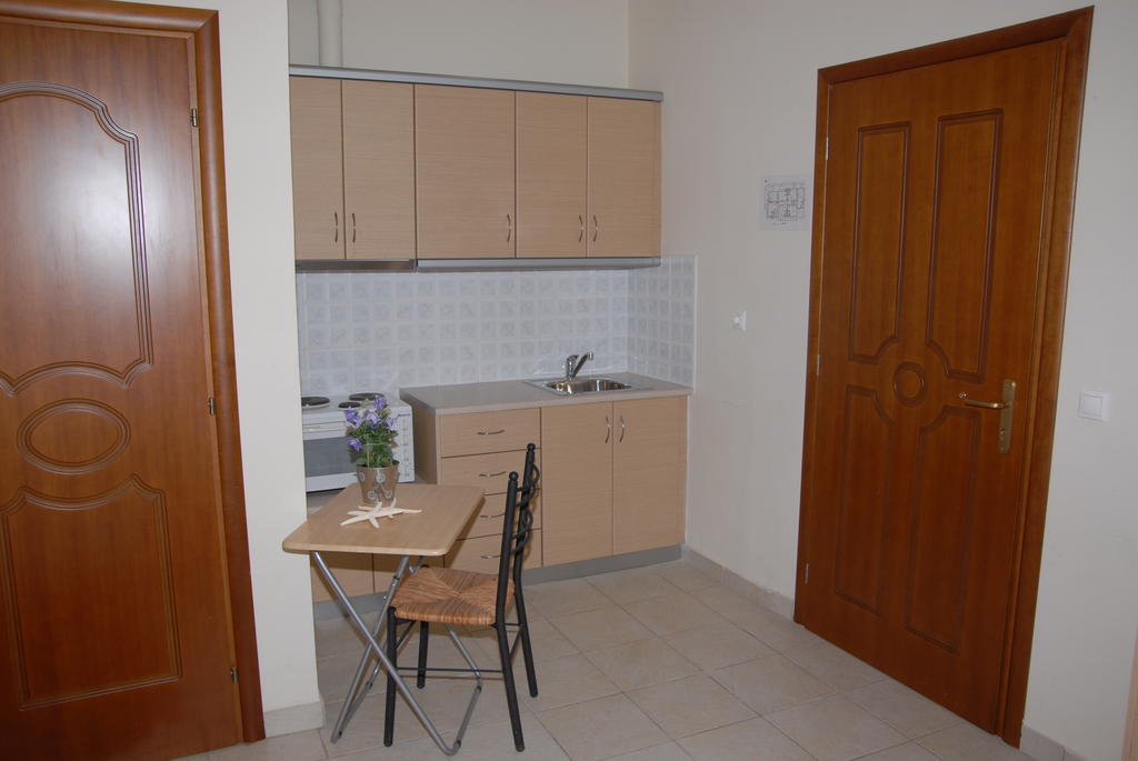 Tsertos Apartments Kamena Vourla Ruang foto