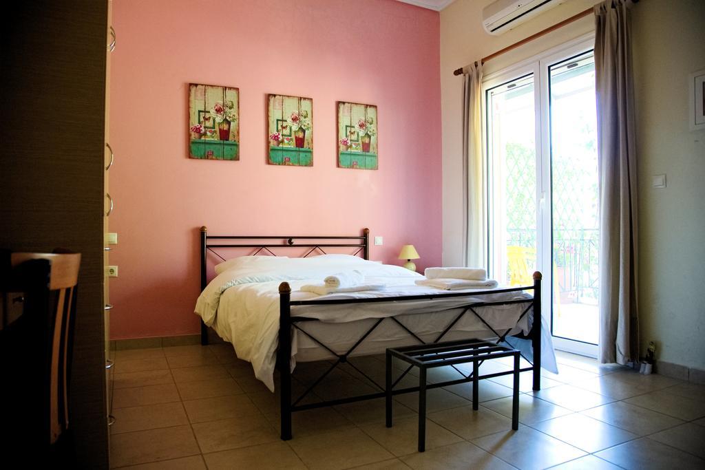 Tsertos Apartments Kamena Vourla Bagian luar foto