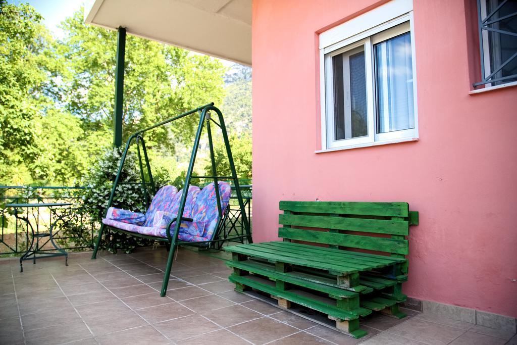 Tsertos Apartments Kamena Vourla Bagian luar foto