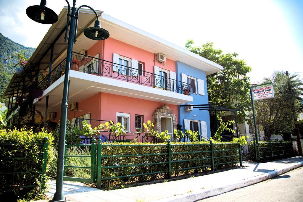 Tsertos Apartments Kamena Vourla Bagian luar foto