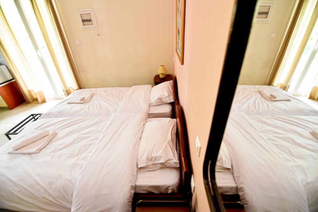 Tsertos Apartments Kamena Vourla Bagian luar foto