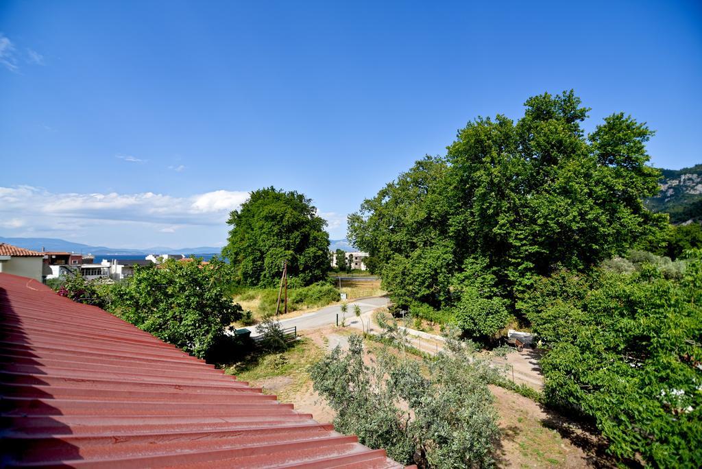 Tsertos Apartments Kamena Vourla Bagian luar foto