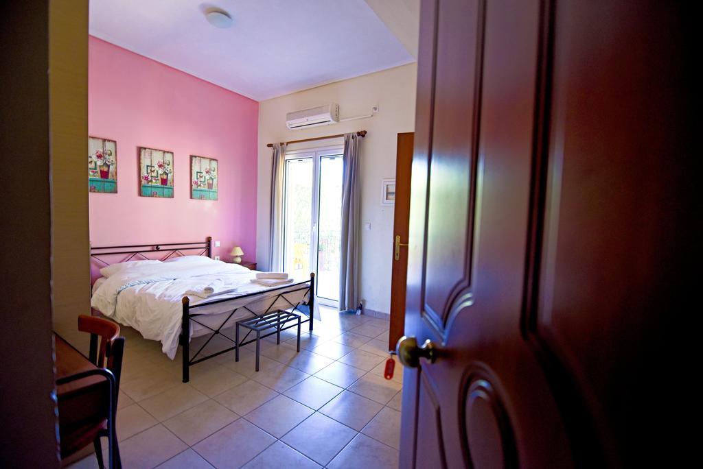 Tsertos Apartments Kamena Vourla Bagian luar foto