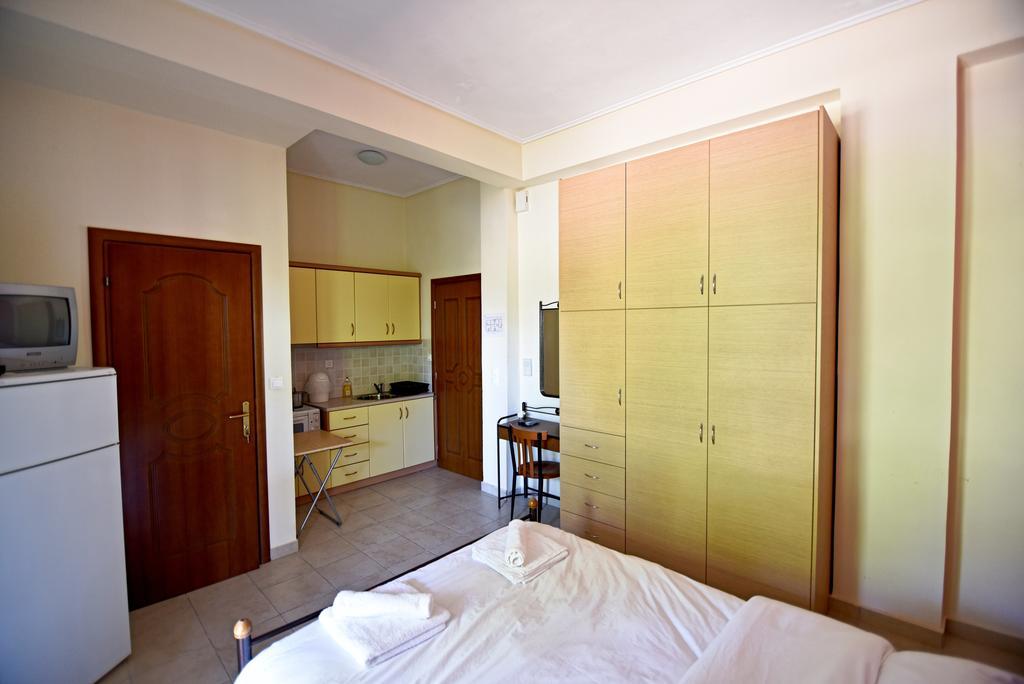Tsertos Apartments Kamena Vourla Bagian luar foto