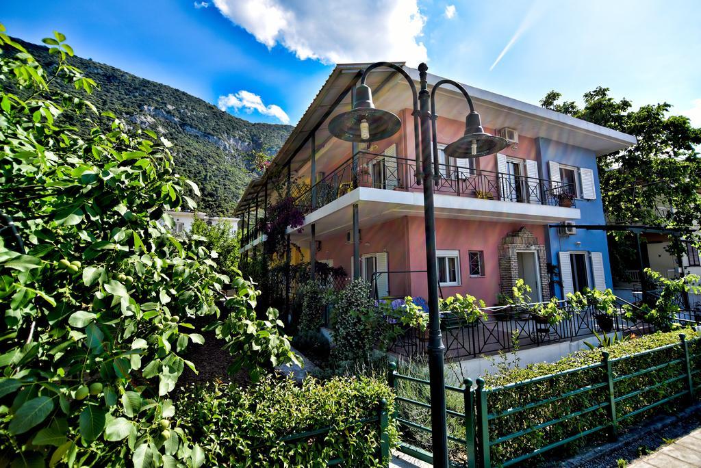 Tsertos Apartments Kamena Vourla Bagian luar foto